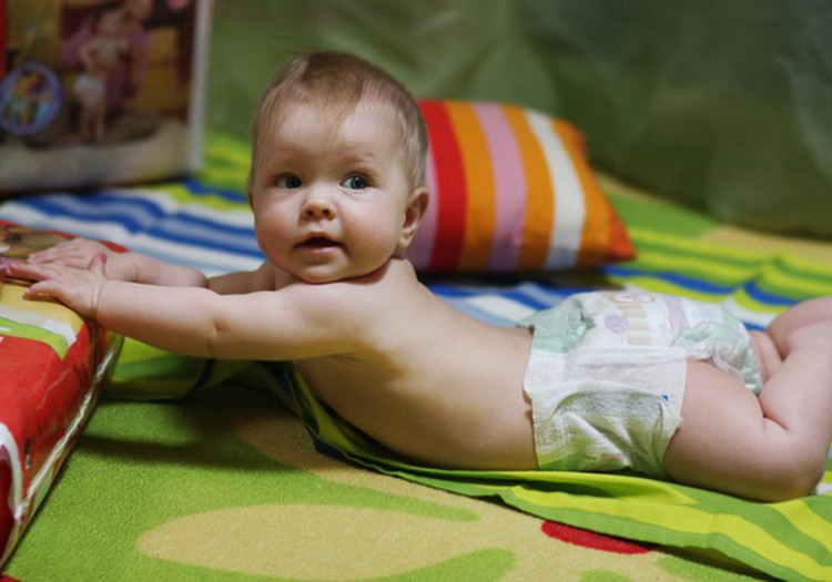 DALYVAUK naujame Huggies® Step in projekte „Mano mažylis mokosi šliaužti!“