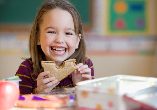 Ką daryti, jei vaikas darželyje nevalgo?