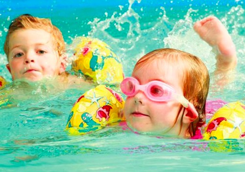 Kaip mokyti vaikus plaukti: 5 trenerio patarimai