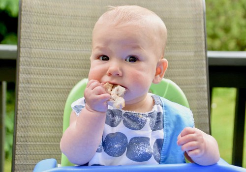 Kokio amžiaus mažyliui leidote savarankiškai valgyti?