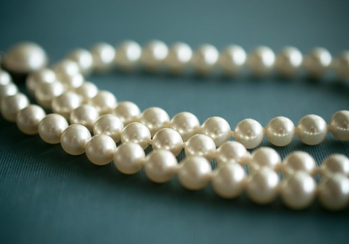 Kaip tinkamai prižiūrėti papuošalus su perlais? 6 svarbiausios taisyklės