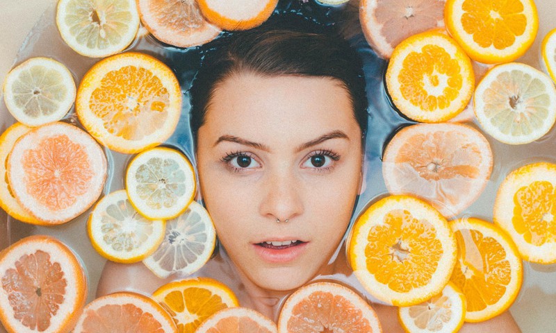 Odos priežiūra rudenėjant: kaip išlaikyti skaisčią ir stangrią veido odą?