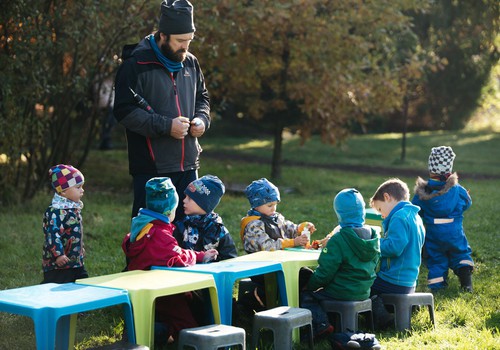 Moterys ir vyrai auklėtojai darželyje – vienodai svarbūs ugdant vaiką