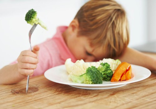 Vaikų priešiškumas daržovėms: kas kaltas – evoliucija ar auklėjimas?