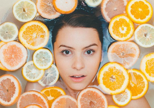Odos priežiūra rudenėjant: kaip išlaikyti skaisčią ir stangrią veido odą?