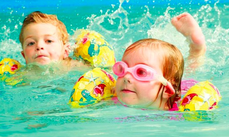 Kaip mokyti vaikus plaukti: 5 trenerio patarimai