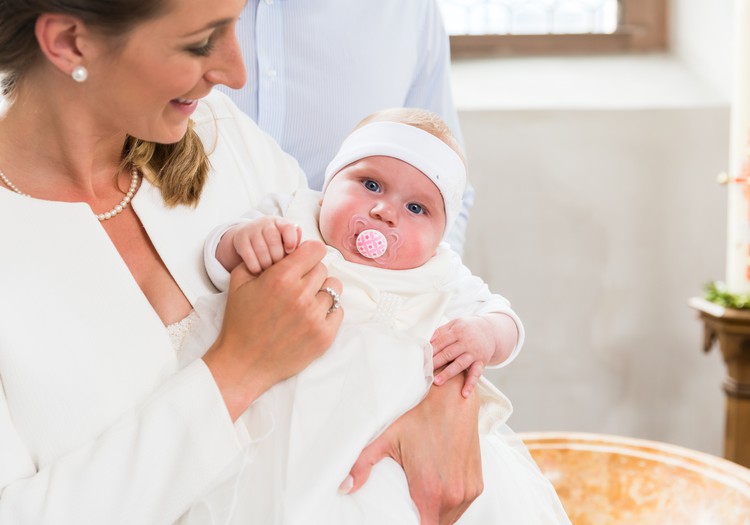 Būsite krikšto mamytė? 8 idėjos, ką padovanoti vaikeliui