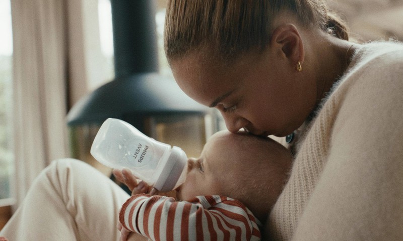 Inovatyvi pagalba mamoms: maitinimui krūtimi prilygstantis buteliukas kūdikiams