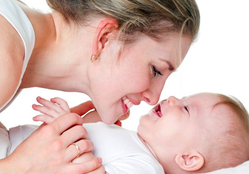 Kaip stiprinti mamos ir kūdikio ryšį: R. Šemetos patarimai
