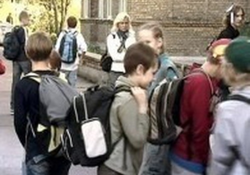 Hiperaktyvumas išryškėja pradėjus lankyti mokyklą