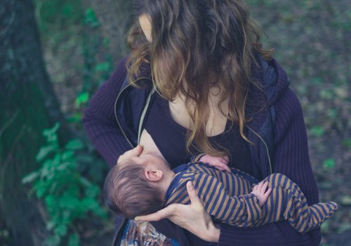 Ar kūdikiui užtenka mamos pieno: kaip suprasti?