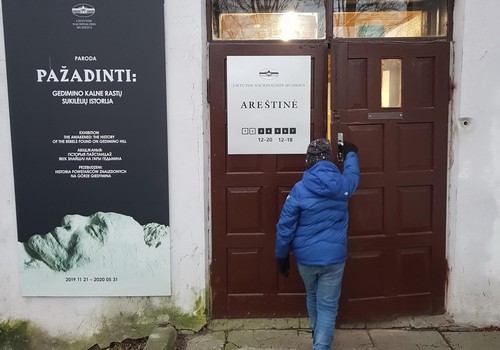Areštinėn savo noru