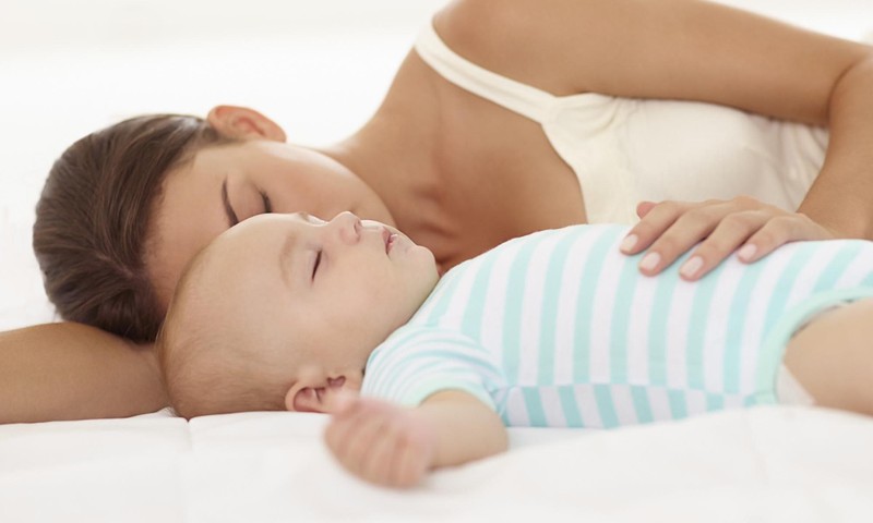 Miegas, kai laukiesi ar esi mama: kaip kokybiškai pailsėti?