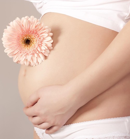 Kūno estetikos ekspertės patarimai, kaip išvengti strijų nėštumo metu