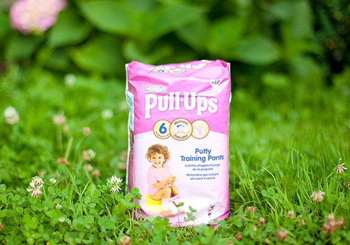 Sauskelnės Huggies ® Pull-Ups ® - mažajai princesei pasirengusiai draugauti su puoduku