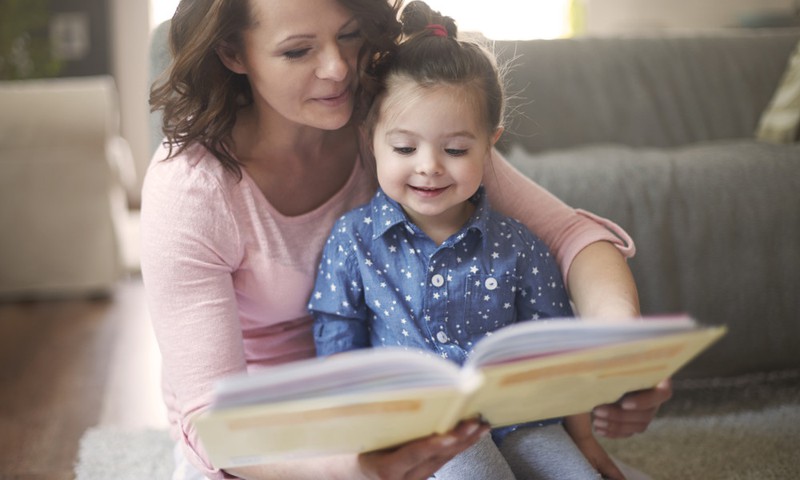 Emocinio intelekto tėvai mokosi kartu su vaikais skaitydami