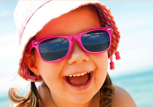 Ar būtini vaikams akinukai nuo saulės?
