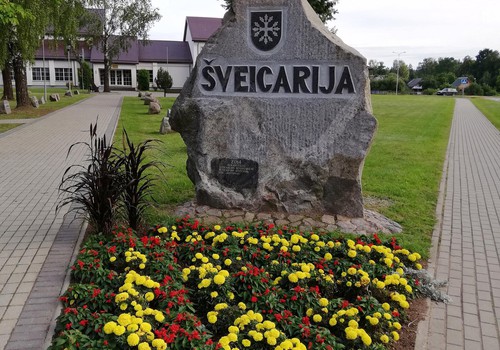 VASAROS GIDAS. Basakojų takas netoli Šveicarijos
