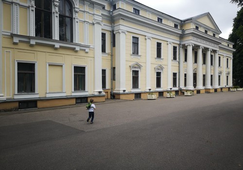 VASAROS GIDAS. Verkių parkas