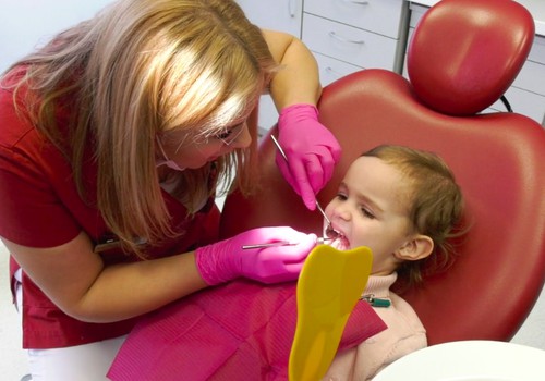 VIDEO: Kaip tinkamai prižiūrėti vaikų dantukus?
