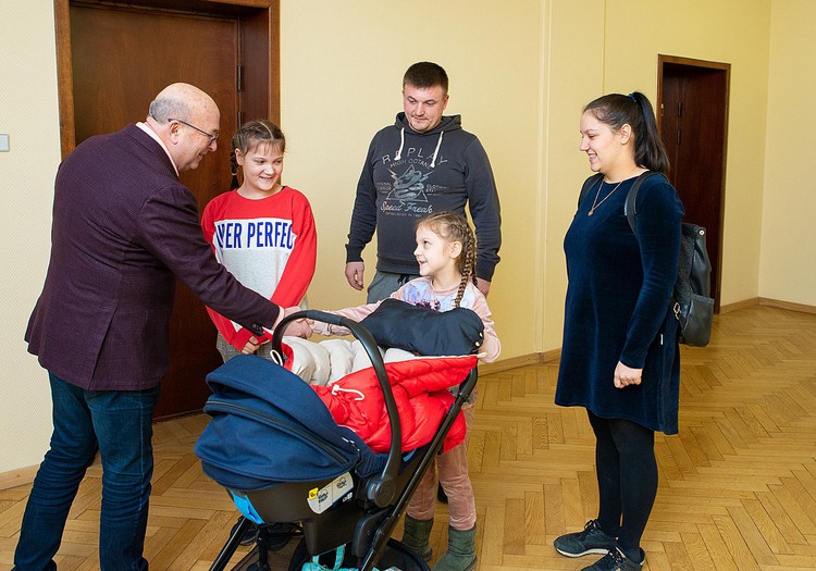 Gausėjančioms kauniečių šeimoms – gyvenimo pradžios kraitelis!
