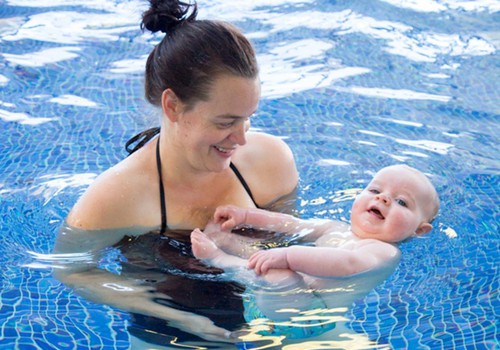 Mamos, ką jūs manote apie kūdikį ir baseiną? 